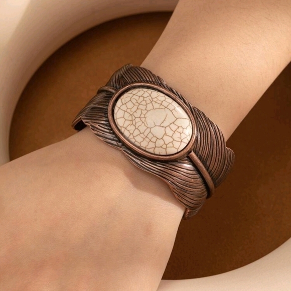 Vintage Oval Decor bronze Cuff Bangle bracelet with white stone‎ for woman - Picture 1 of 4